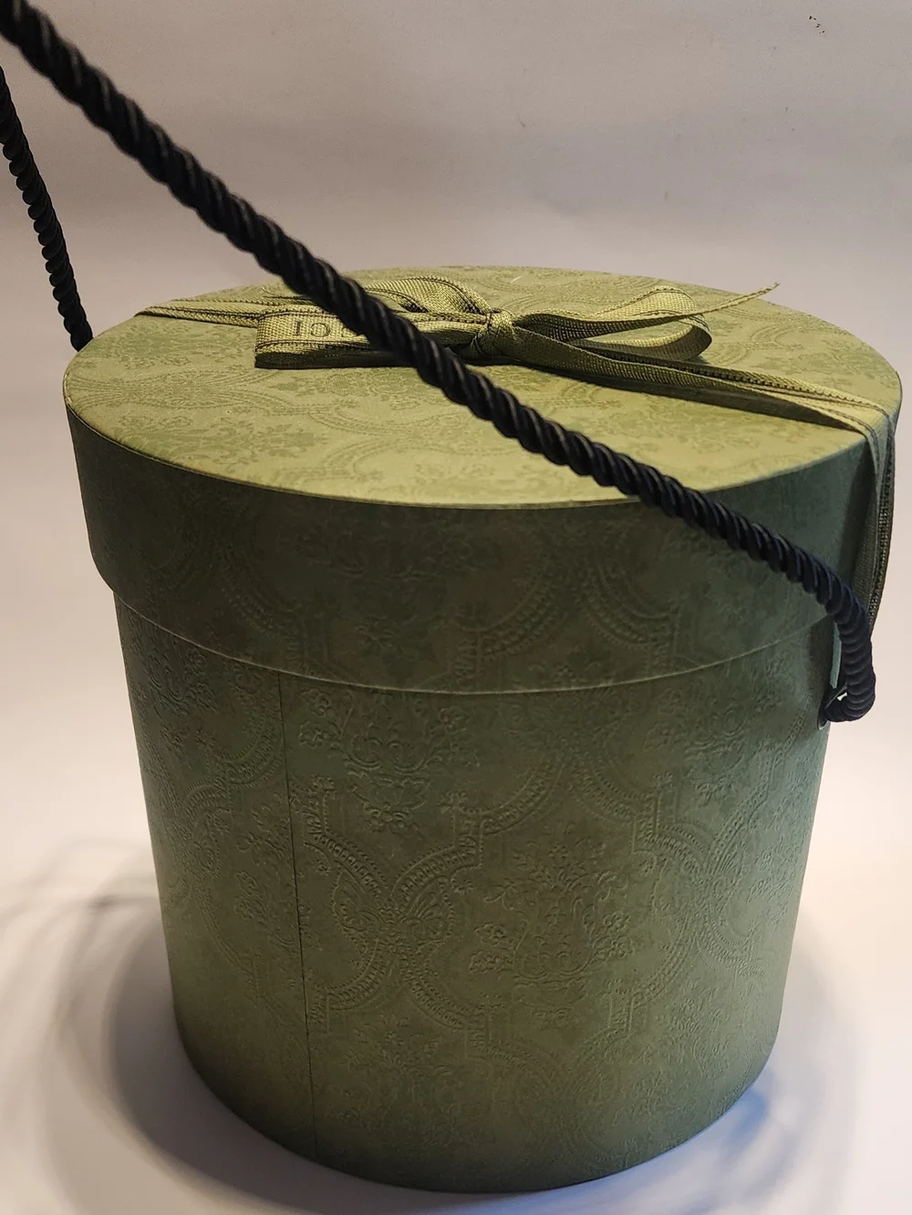 Gucci Green Round Hat Box Carry Case with Rope Handle